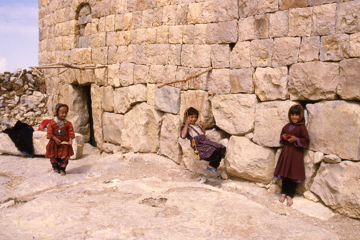 Fonds-M-Gast-Balançoire-Thula-1985