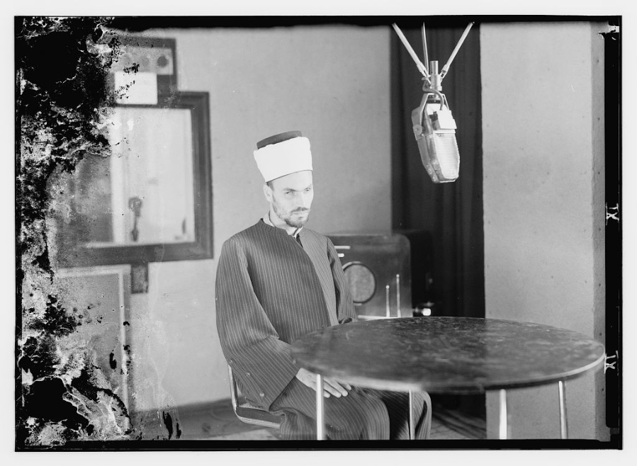 Photo-Radio-artists-PBS [i.e., Palestine Broadcasting Service]-site-iremam_0.png
