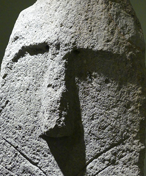 Stèle anthropomorphe du site Tuto Fela (South Ethiopia) © Abaya Mission-300